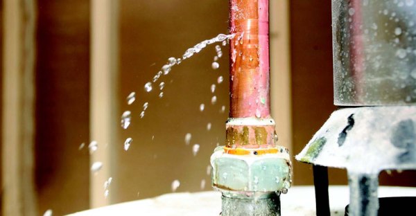 need restoration of damage from a plumbing leak or burst water pipe in Glendale AZ?